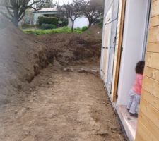 Remblaie des terres, contre la maison