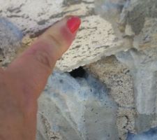 Trou bouch&eacute; (aper&ccedil;u dans les photos de soubassement )