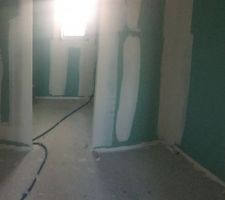 Dressing donnant sur salle d'eau