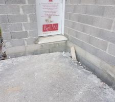 Arase au nouveau des places de parking goudronnée