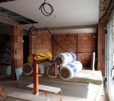 D&eacute;but de pose du plafond, ici au-dessus de notre future chambre.