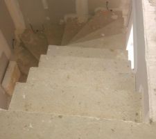 Quelques photo de l'escalier en cours de finition et qui sera revêtu en béton ciré.