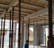 Pr&eacute;paration de la dalle de l'&eacute;tage