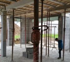 Pr&eacute;paration de la dalle de l'&eacute;tage