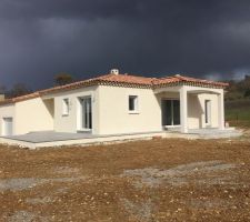 Enduit écrasé ton 015 avec encadrement des baie talochés 001