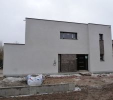 Enduit terminé avec la façade avant.