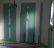Salle de bain me restera la porte a galandage a installer entre la chambre et la sdb
