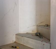 Pose carrelage escaliers en cours