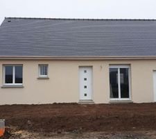Début du chantier le 11/04/18:

-raccordement de la maison aux coffrets
-pose regards évacuation eaux de pluie
- terrassement
-création place de stationnement et allée