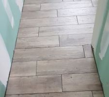 Carrelage salle de bain effet bois