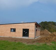 R&eacute;galage des terres autour de la maison