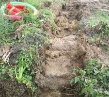 Tuyau de raccordement eau pluviale vers foss&eacute;