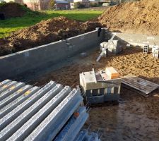 Début de maçonnerie du vide sanitaire