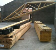 Beaucoup de bois pour cette charpente.
