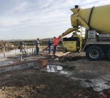 3 bétonnières pour couler la dalle.