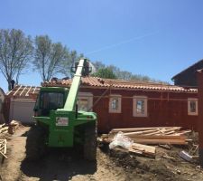 Toit garage en cours et tuiles en cours également