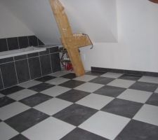 Salle de bain du haut... pose en damier !