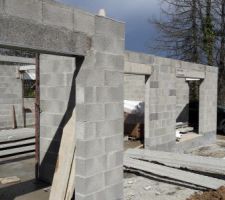 Façade plein sud séjour et suite parentale, à gauche sur la photo