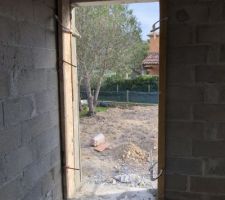 Coffrage porte de service.