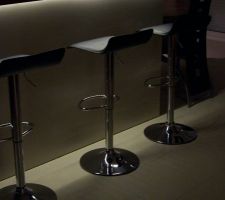 Les LED sous le bar.