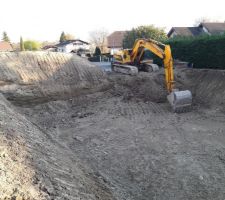 Démarrage des travaux - Voila ! un gros trou  !