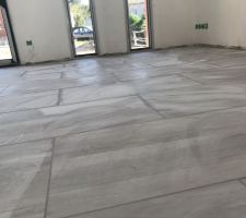 Ça avance!  Le carrelage est vraiment beau, nous sommes content du résultat