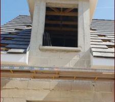 Vu de la futur fenêtre de l'étage avec sa couverture en tuiles plates fini