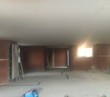 Fin du placo au niveau des plafonds.