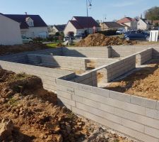 J-35 : Construction du Vide Sanitaire ,vu d'ensemble :-)