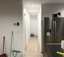 Spot posés dans le couloir