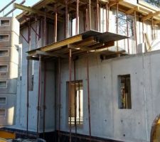 Coffrage des casquettes et corniches de toit