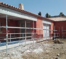 Premier jour de travail sur la facade qui sera de ton pierre en frotass&eacute; fin