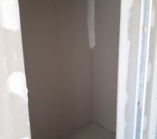 BANDES TERMINEES douche
plaques grises à changer en vertes du coup un peu de retard à prévoir car Babeau n'a pas été assez réactif