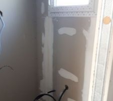 BANDES TERMINEES douche
plaques grises à changer en vertes du coup un peu de retard à prévoir car Babeau n'a pas été assez réactif