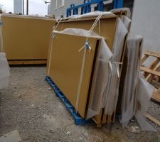 Les plaques pour les volets sont en attente