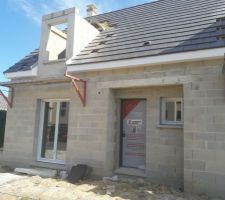 Ca galère pour la pose de la toiture des fenêtre du haut...j'ai pas compris leur délire là..????!!!!