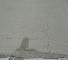 Le béton de la dalle craquelé et qui fait des bourlets... normal ?