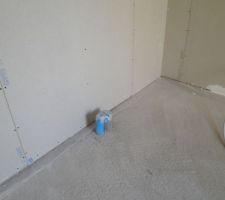 Arriv&eacute;e d'eau dans le placard de la chambre