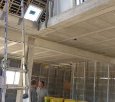 Réunion de chantier avec chef de chantier et début des travaux interieurs