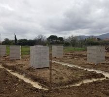 Livraison des parpaings pour la dalle