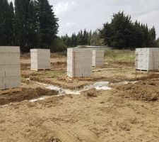 Livraison des parpaings pour la dalle