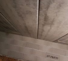 Vu de l'intérieur du vide sanitaire