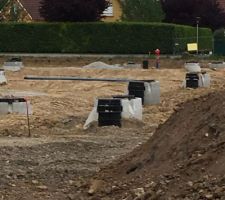 Suite de la viabilisation.
Pose du réseau eau avec coffret.