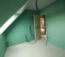 Salle de bain en haut en finition..