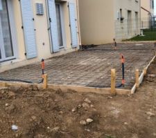 Terrasse de 40 m2 arriere de la maison r&eacute;alis&eacute; par la maison des travaux crecy