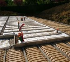 Tuyaux et ferraille mis en place