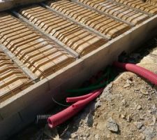 Tuyaux et ferraille mis en place