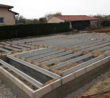 Deux rangées de parpaing pour le vide sanitaire et préparation de la dalle