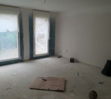 Vu cot&eacute; droit du salon