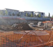 Premi&egrave;res limites du b&acirc;timent sud